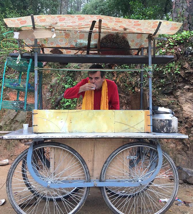 Having tea while travelling in India