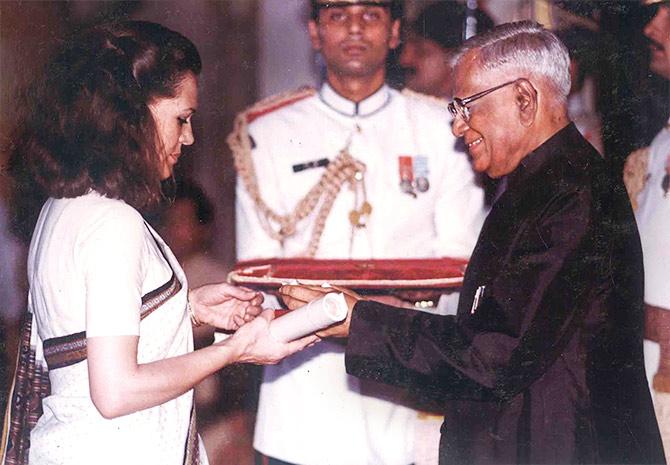 President Ramaswamy Venkataraman seen here conferring the Bharat Ratna on the late Rajiv Gandhi at Rashtrapati Bhavan in a special investiture ceremony