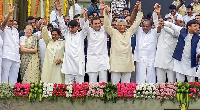 Sonia and Rahul Gandhi with Opposition leaders at H D Kumaraswamy's swearing in as Karnataka chief minister, May 23, 2018. Photograph: Shailendra Bhojak/PTI Photo