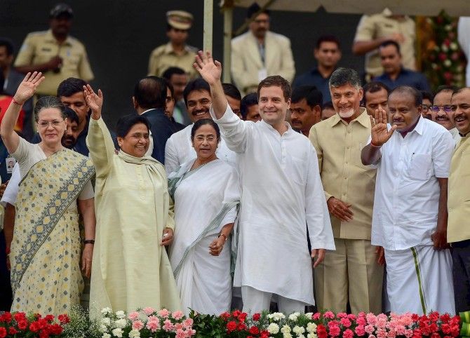 Opposition leaders at swearing-in ceremony of Karnataka chief minister