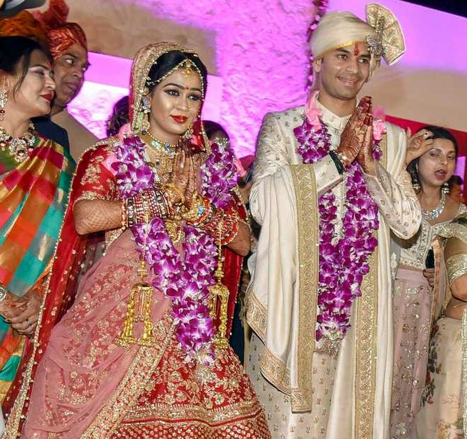 Viral: Aishwarya And Aaradhya Bachchan In Matching Lehengas At Wedding