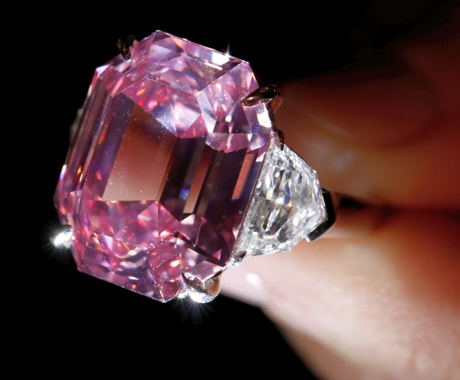 Diamond on sale pink colour