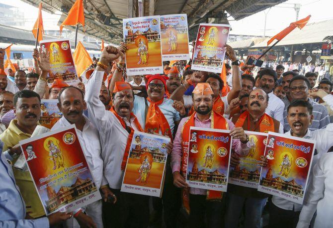 Shiv Sena members seen before they boarded a train to Ayodhya to attend the Vishwa Hindu Parishad Dharma Sabha at the Thane railway station, November 22, 2018. Photograph: PTI Photo