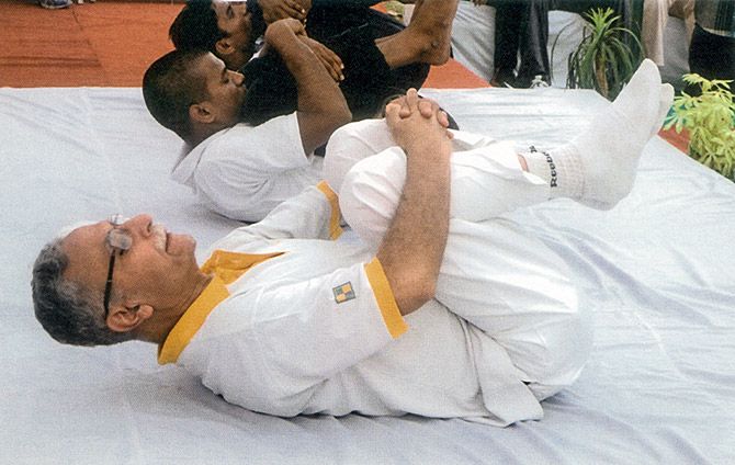 Lt Gen Zameer Uddin Shah, PVSM, SM, VSM (Retd) does yoga at AMU