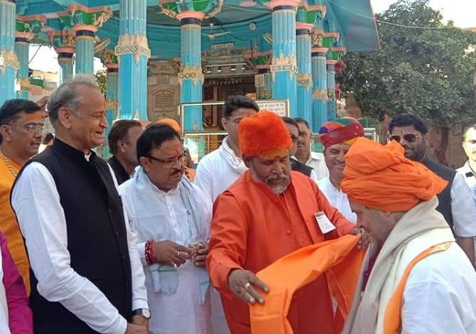 Ashok Gehlot with Rahul Gandhi at Pushkar, Kind courtesy ashokgehlot51 / twitter