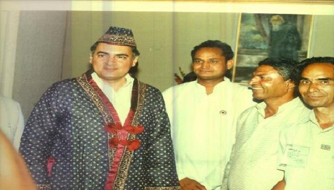 Ashok Gehlot with former prime minister Rajiv Gandhi. 