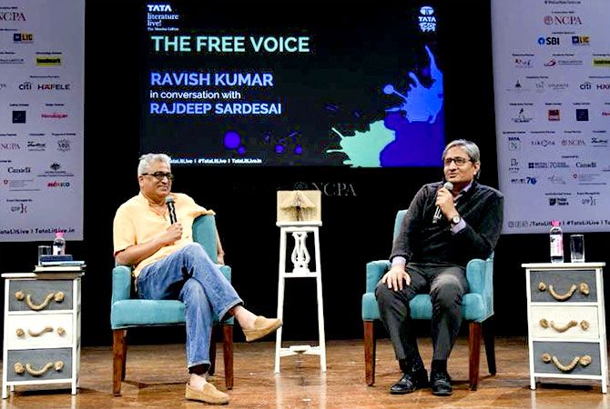 Rajdeep Sardesai in conversation with Ravish Kumar. Photograph: Kind courtesy Rajdeep Sardesai/Facebook.