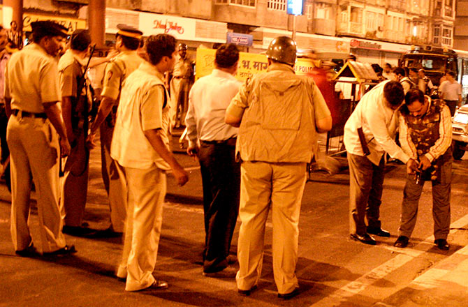 Policemen prepare to capture terrorists Ajmal Kasab and Ismail Khan, November 26, 2008. Photograph: Uttam Ghosh/Rediff.com