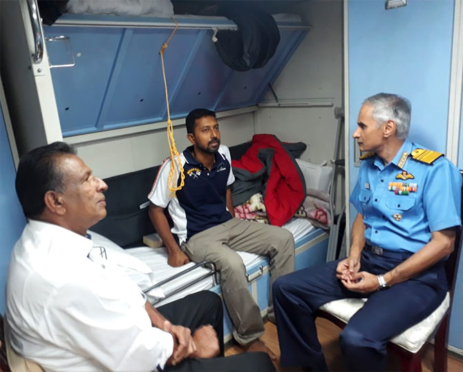 Abhilash Tomy meets Naval chief of Southern Naval Command