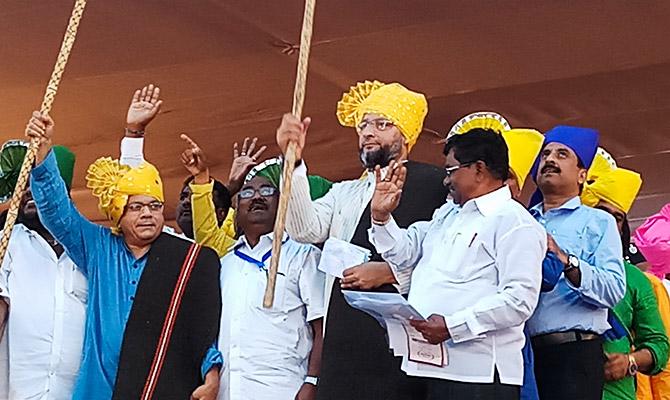 Bharip Bahujan Mahasangh leader Prakash Ambedkar and All India Majlis-e-Ittehadul Muslimeen President Asaduddin Owaisi, MP, at the public meeting in Aurangabad, October 2, 2018. Photograph: SnapsIndia