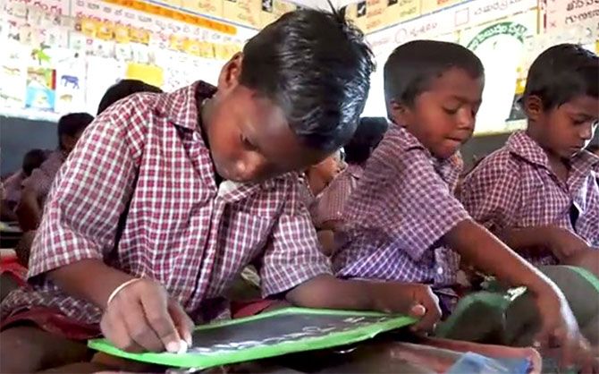 Children of Odia labourers being taught in their language