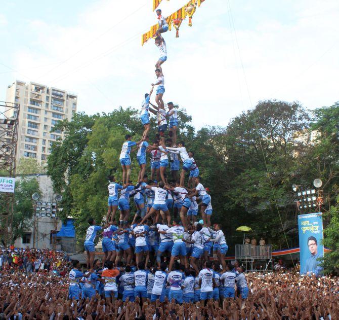 Dahi Handi gets sport tag in Maha, Govindas to get jobs