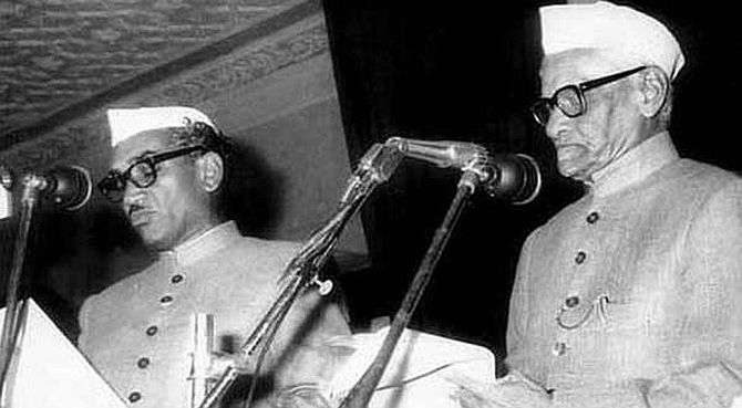 Hemvati Nandan Bahuguna, left, being sworn in as Uttar Pradesh chief minister. Photograph: Kind courtesy hnbahuguna.com