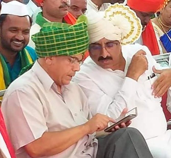 Imtiaz Jaleel, the AIMIM's candidate for the Lok Sabha election in Aurangabad, right, with Prakash Ambedkar