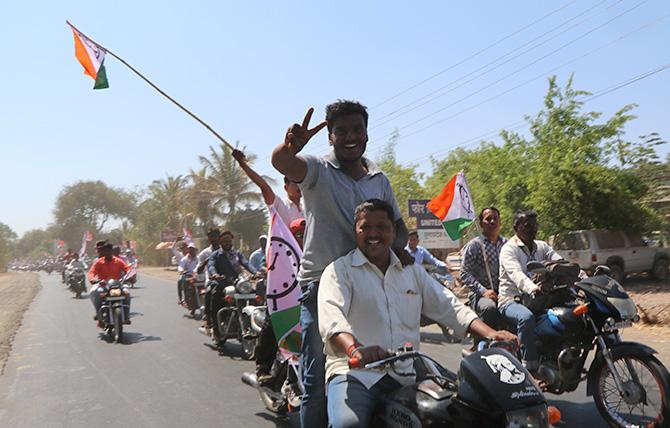 NCP supporters arrving in Baramati, Maharashtra for Supriya Sule and Sharad Pawar's rally. Photograph: Rajesh Karkera/Rediff.com.