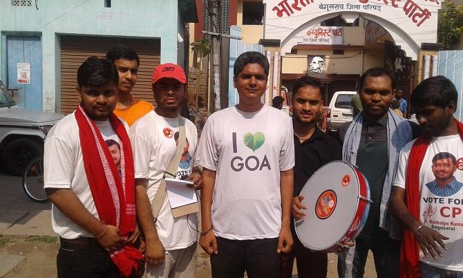 Kanhaiya Kumar's supporters assemble to campaign near Begusarai.