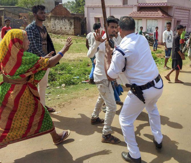 A scene from the fourth phase of the Lok Sabha elections in Durgapur, West Bengal. Photograph: PTI Photo