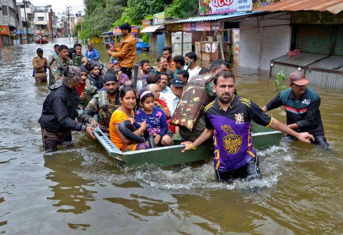 Floods Wreak Havoc In Maharashtra, K'taka, Kerala - Rediff.com India News