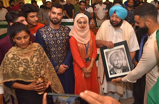 Punjab CM Captain Amarainder Singh with Kashmiri students in Chandigarh