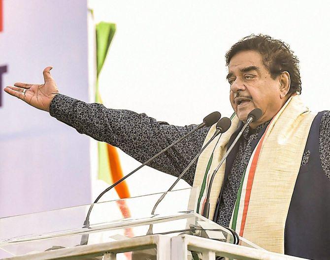 Shatrughan Sinha addresses the Opposition rally in Kolkata, January 19, 2018. Photograph: PTI Photo