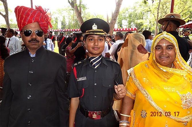 Major Khushboo Kanwar with her parents