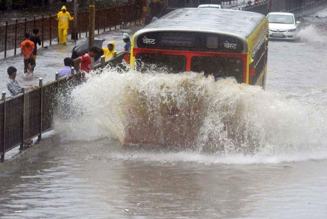 Heavy Downpour Brings Mumbai To A Halt, 28 Killed - Rediff.com India News