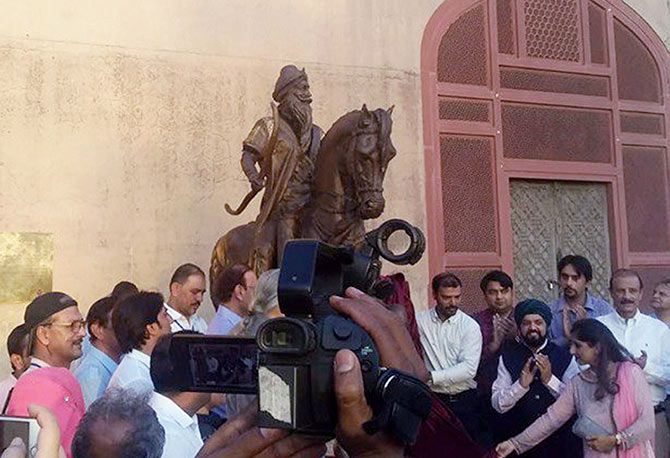 Ranjit Singh statue in Lahore