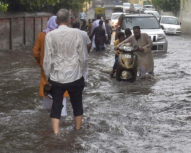 Rains Lash Delhi Causes Water Logging Traffic Snarls India News 1224