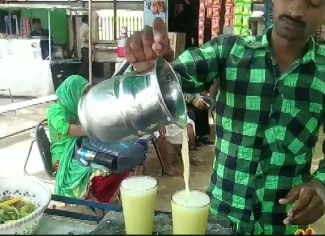 People consume juice to beat the heat in Churu. Photograph: ANI