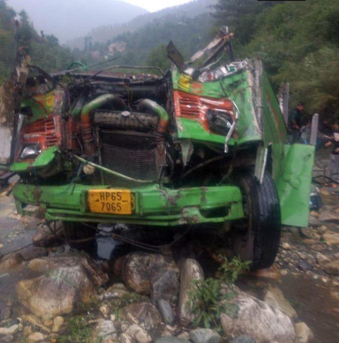 44 dead, 34 hurt as bus falls in drain in HP