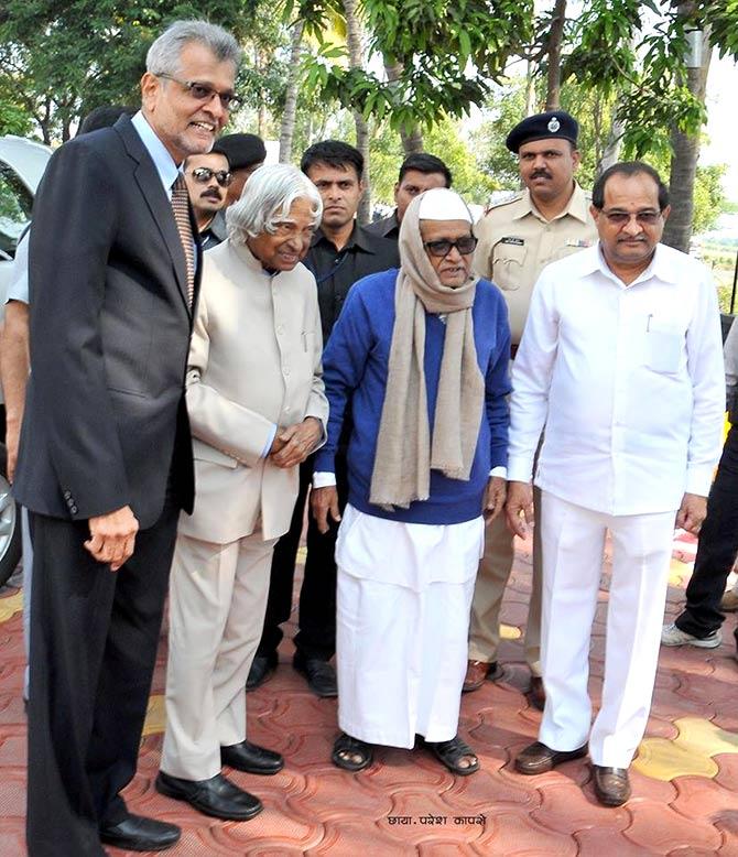 Nila Vikhe Patil's father Ashok with her grandfather Balasaheb and uncle Radhakrishna with President APJ Abdul Kalam. 