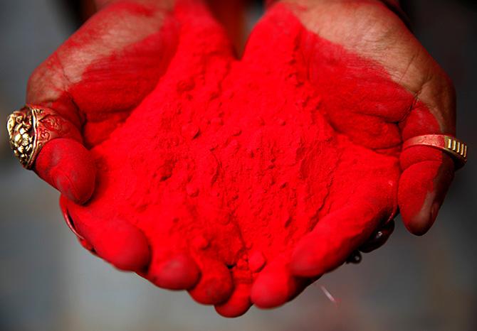 PHOTOS: The colours of Holi - Rediff.com India News