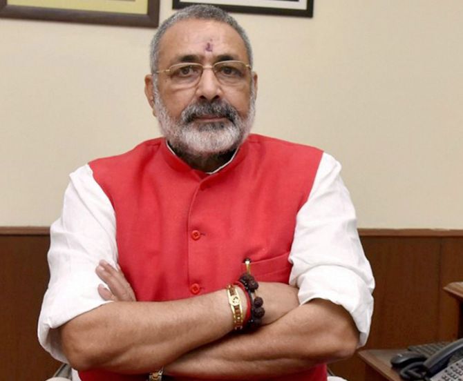 Beat up officials if.... Union Minister Giriraj Singh