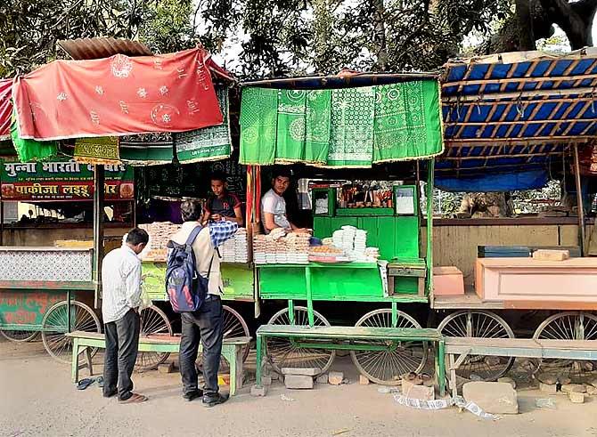 Outside the Peer Baba ki Mazar in Chhapra