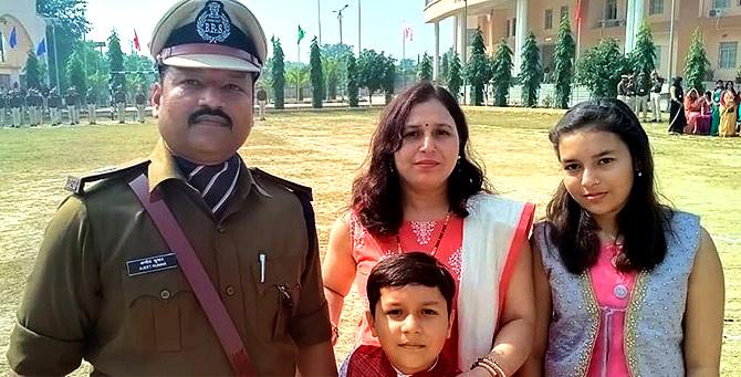 Ajeet Kumar in uniform with wife Manita, daughter Suhani and son Arshit