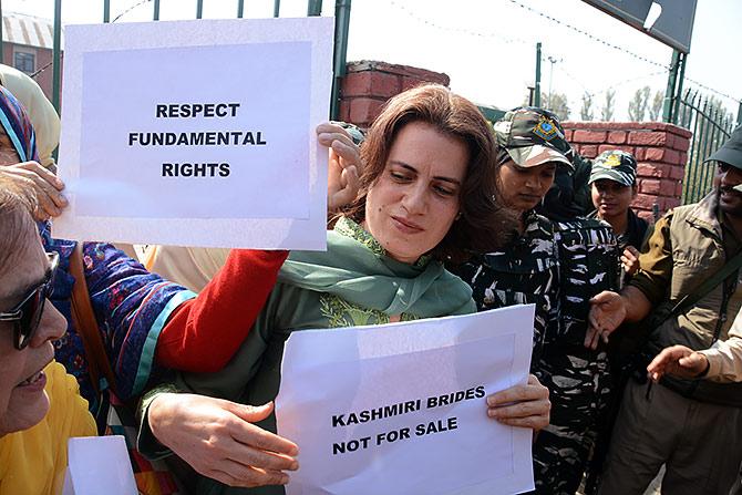 Safiya Abdullah Khan, Farooq Abdullah's daughter was detained during a protest in Srinagar