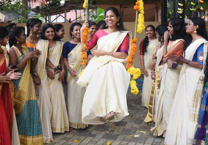 Saree Girls || beautiful girl pic || indian Saree | Onam outfits, Kerala  saree blouse designs, Indian dresses