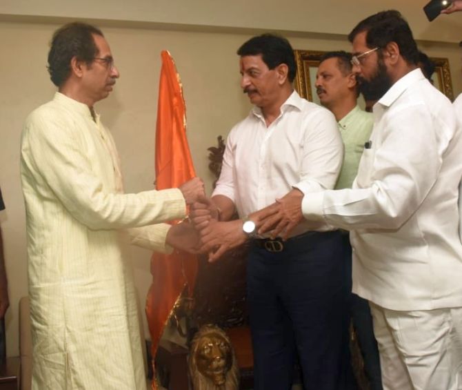 'Encounter specialist' Pradeep Sharma joins Shiv Sena