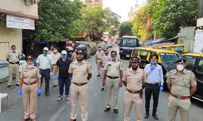 Mumbai police raise awareness on Covid last year