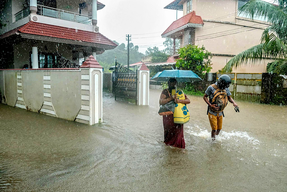 Heavy rains lash Kerala; dams red alert issued