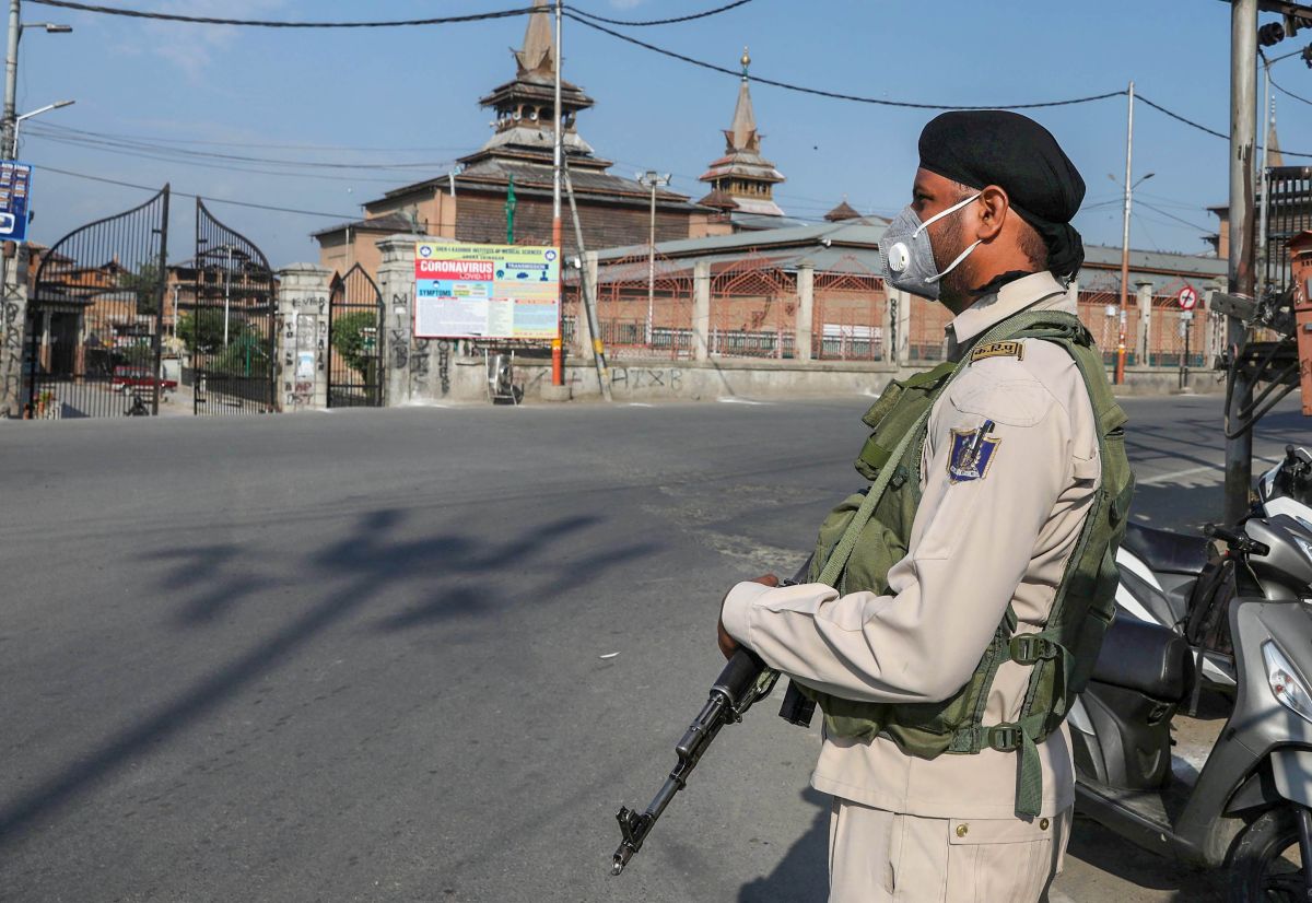Kashmir: Return of paramilitary forces sparks rumours