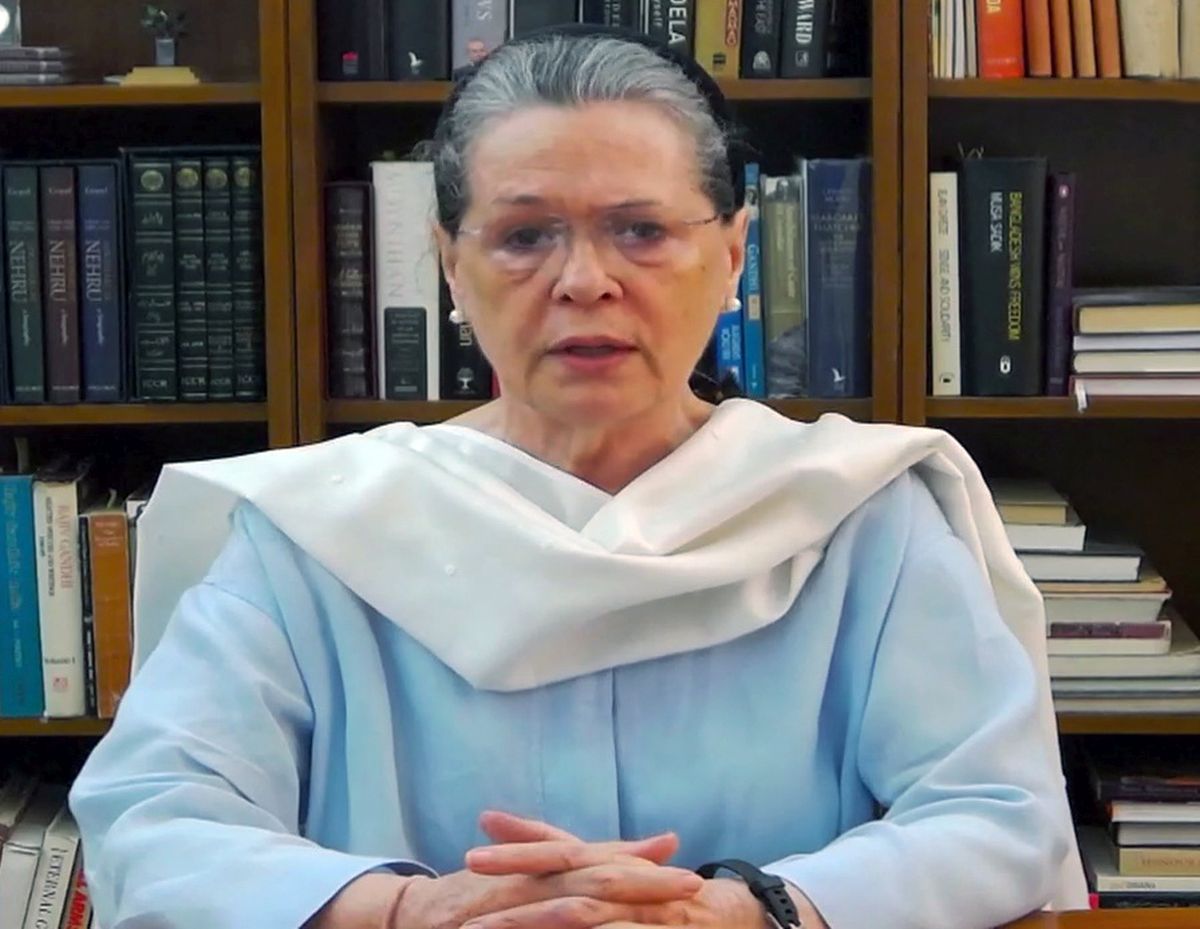Sonia to hold discussions with dissenters this weekend