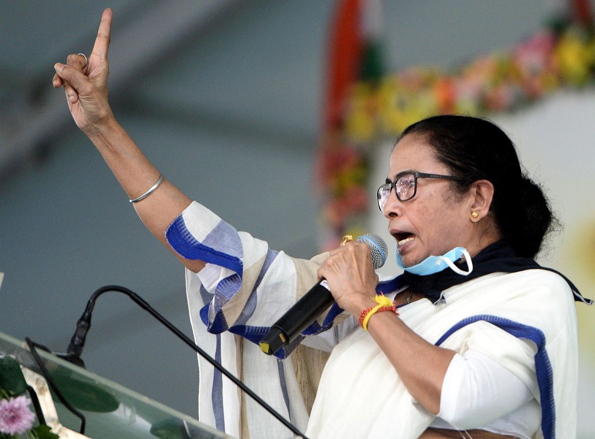 Disrespecting anthem: Summons to Mamata stayed