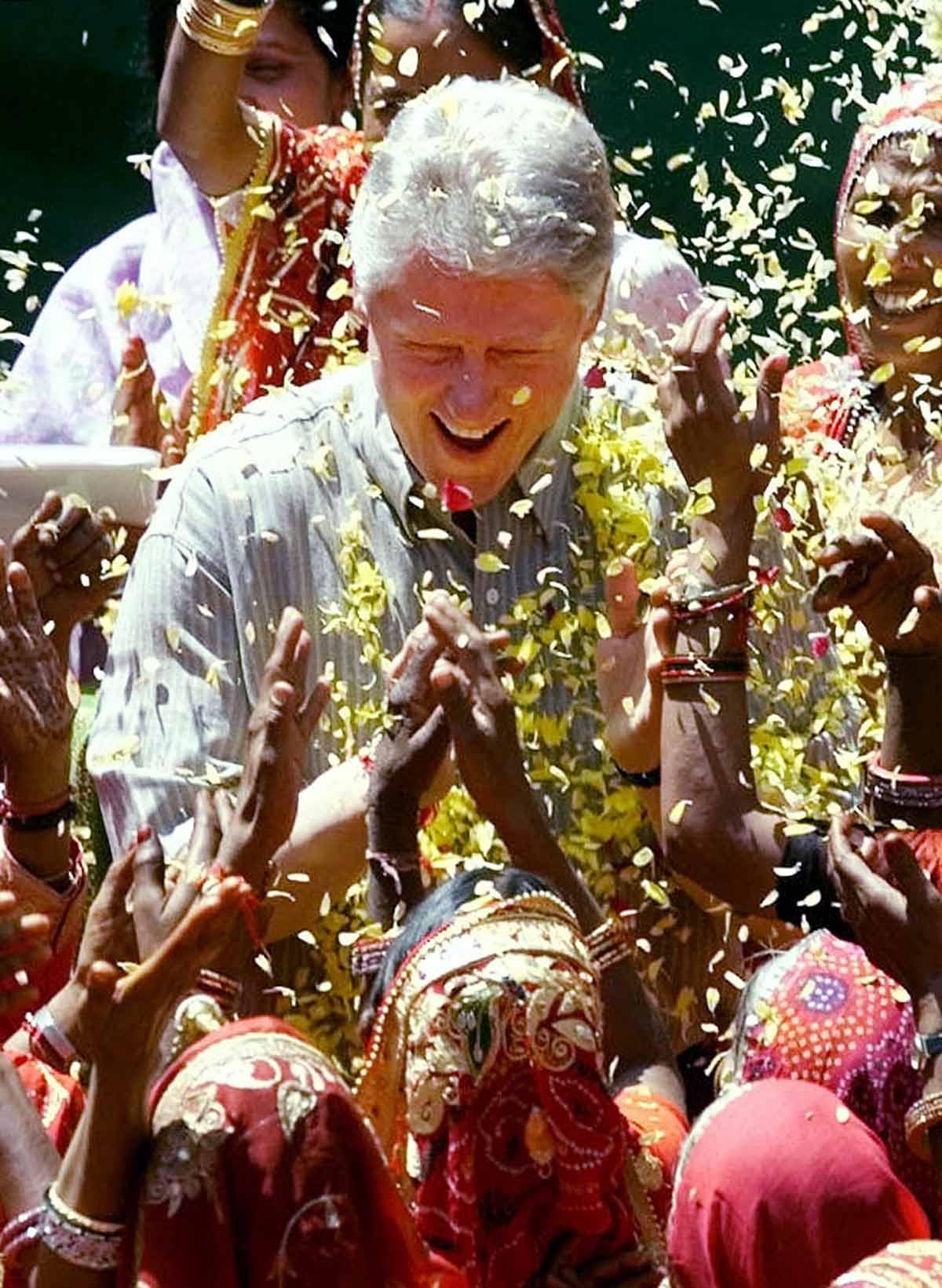 Clinton visits India after the nuclear tests at Pokhran