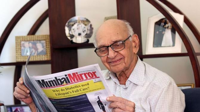 Dr Mahinder Watsa reading the Mumbai Mirror