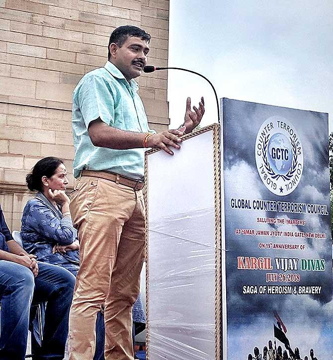 Subedar Major Yogendra Singh Yadav, Param Vir Chakra, addresses a gathering at India Gate on Kargil Vijay Diwas, July 26, 2018. Photograph: Wikipedia Commons