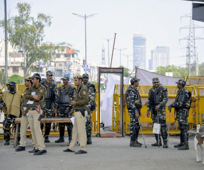 Delhi Police Deploys Large Force In Shaheen Bagh - Rediff.com India News