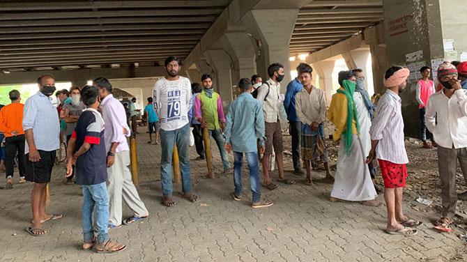 How migrants are staying under Lokmanya Tilak Terminus flyover