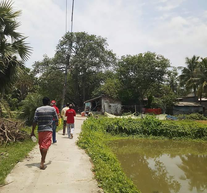 Villagers walk to receive rations in Kultuli village, Bengal. Photograph: Kind courtesy Arup Sengupta