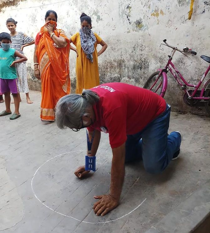 Arup Sengupta draws social distancing circles at Taki village in Bengal. Photograph: Kind courtesy Arup Sengupta